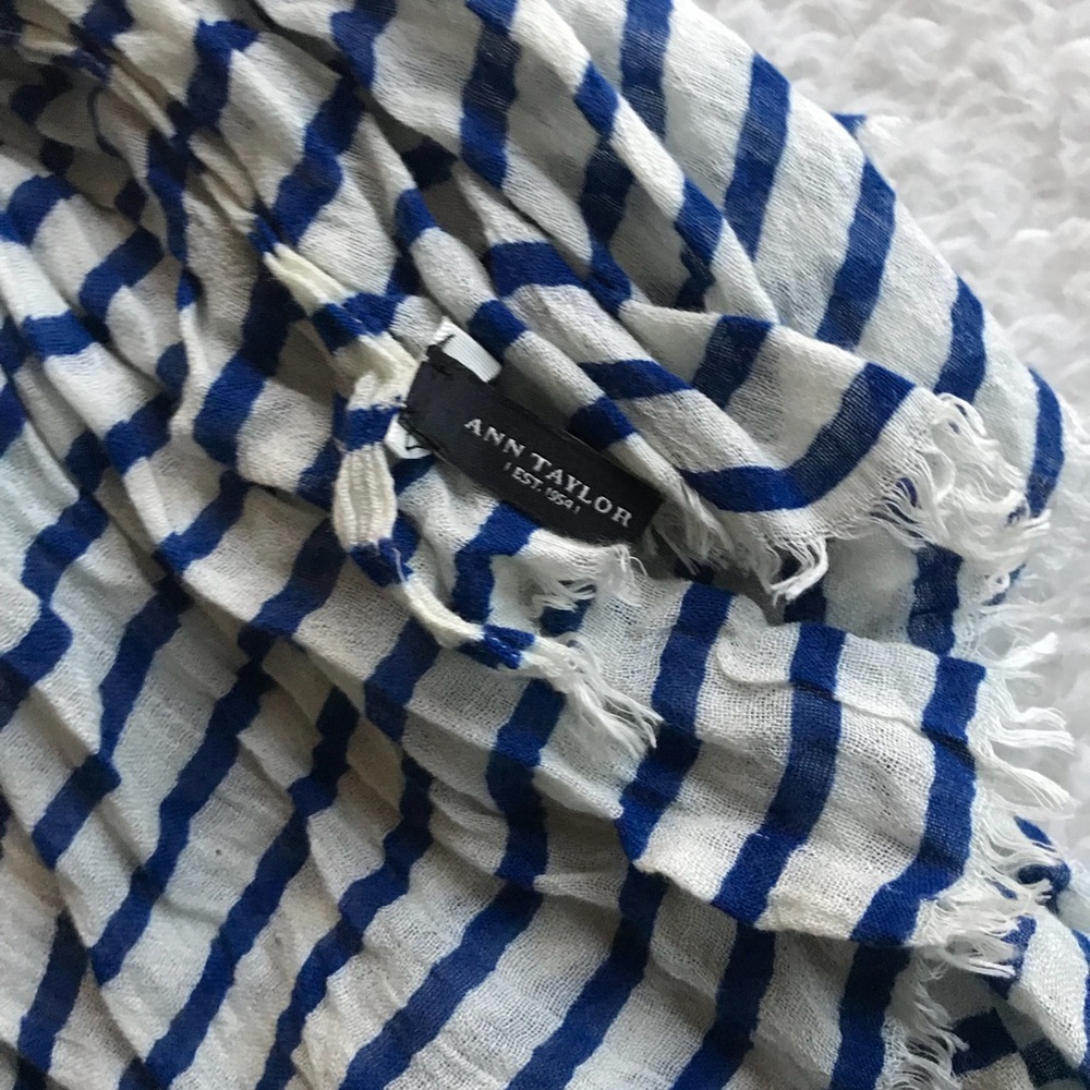 ANN TAYLOR SCARVE 🧣 - Picture 2 of 12